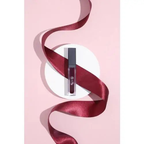 Long-Lasting Lip Gloss - Cosmetic Beauty Products Provides A Mirror-Like High Gloss Effect